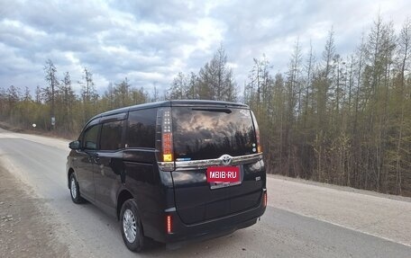 Toyota Voxy III, 2014 год, 2 300 000 рублей, 35 фотография