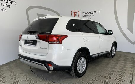 Mitsubishi Outlander III рестайлинг 3, 2019 год, 1 850 000 рублей, 6 фотография