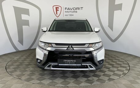 Mitsubishi Outlander III рестайлинг 3, 2019 год, 1 850 000 рублей, 2 фотография