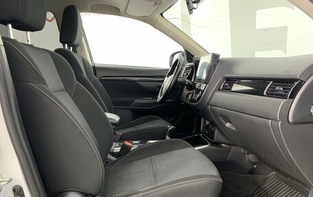 Mitsubishi Outlander III рестайлинг 3, 2019 год, 1 850 000 рублей, 14 фотография