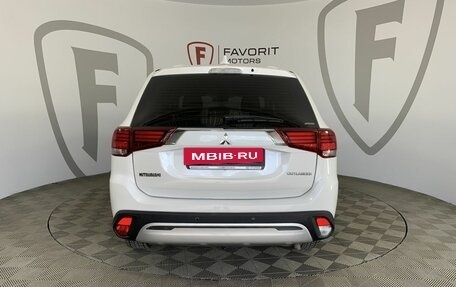 Mitsubishi Outlander III рестайлинг 3, 2019 год, 1 850 000 рублей, 3 фотография
