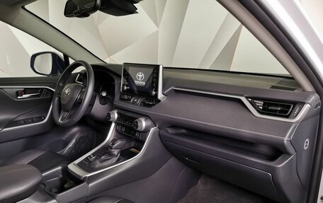 Toyota RAV4, 2021 год, 3 995 000 рублей, 10 фотография
