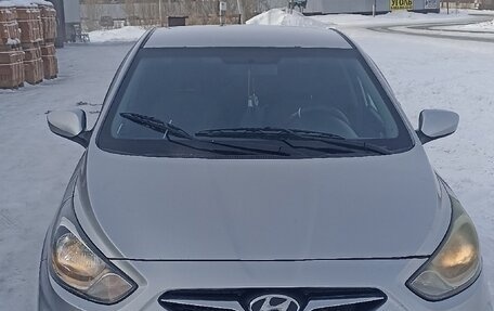 Hyundai Solaris II рестайлинг, 2011 год, 570 000 рублей, 4 фотография