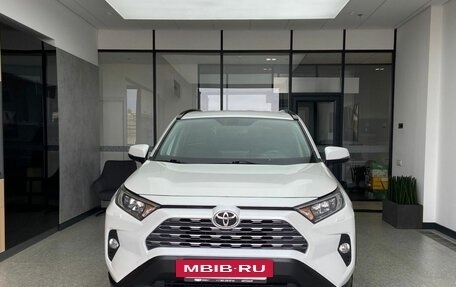 Toyota RAV4, 2019 год, 2 860 000 рублей, 2 фотография
