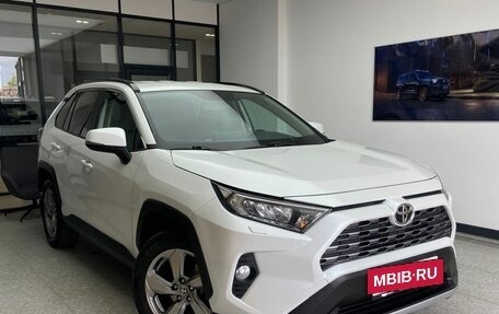 Toyota RAV4, 2019 год, 2 860 000 рублей, 3 фотография