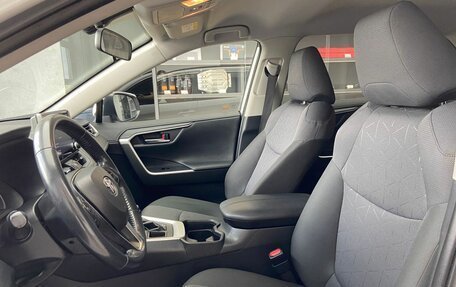 Toyota RAV4, 2019 год, 2 860 000 рублей, 10 фотография