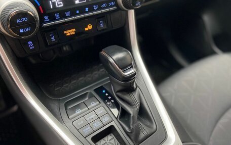 Toyota RAV4, 2019 год, 2 860 000 рублей, 9 фотография