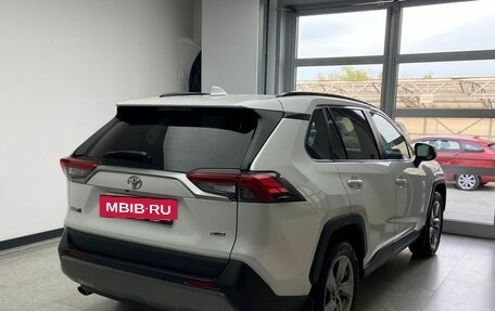 Toyota RAV4, 2019 год, 2 860 000 рублей, 4 фотография