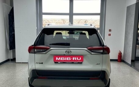 Toyota RAV4, 2019 год, 2 860 000 рублей, 5 фотография