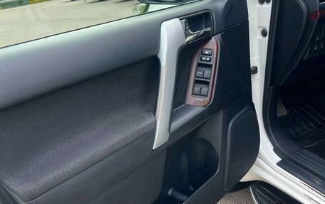 Toyota Land Cruiser Prado 150 рестайлинг 2, 2017 год, 3 800 000 рублей, 4 фотография