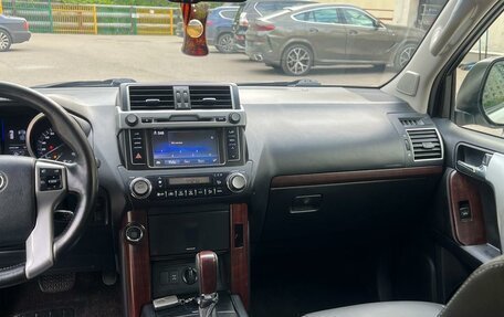 Toyota Land Cruiser Prado 150 рестайлинг 2, 2017 год, 3 800 000 рублей, 3 фотография