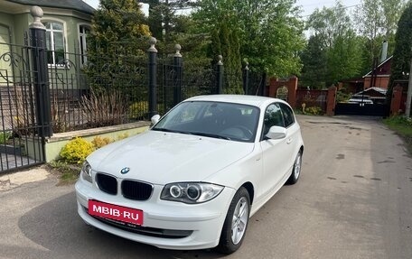 BMW 1 серия, 2011 год, 800 000 рублей, 1 фотография