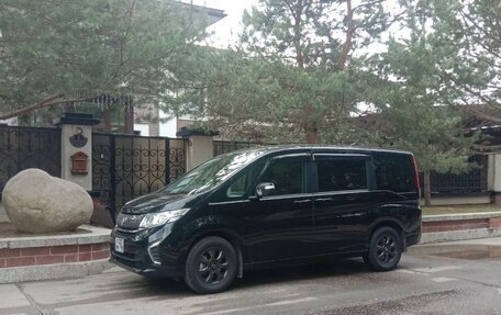 Honda Stepwgn IV, 2016 год, 2 200 000 рублей, 2 фотография