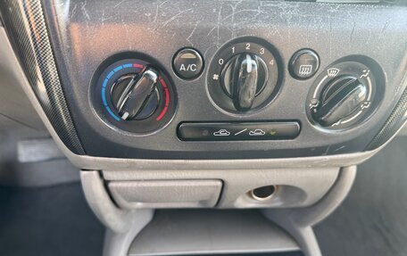 Mazda 323, 2003 год, 223 000 рублей, 27 фотография