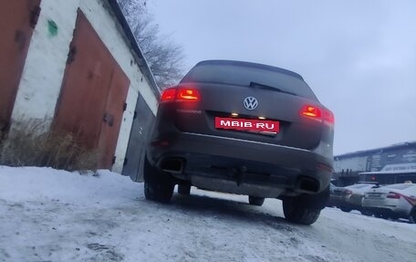 Volkswagen Touareg III, 2011 год, 2 100 000 рублей, 1 фотография