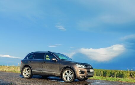 Volkswagen Touareg III, 2011 год, 2 100 000 рублей, 2 фотография