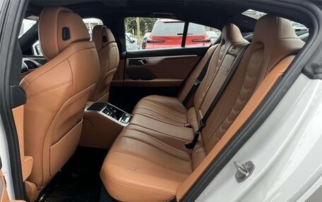 BMW 8 серия, 2022 год, 7 321 000 рублей, 15 фотография