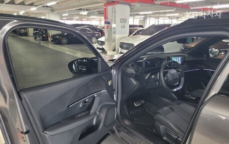 Peugeot 2008 II, 2022 год, 2 100 000 рублей, 7 фотография