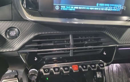 Peugeot 2008 II, 2022 год, 2 100 000 рублей, 19 фотография