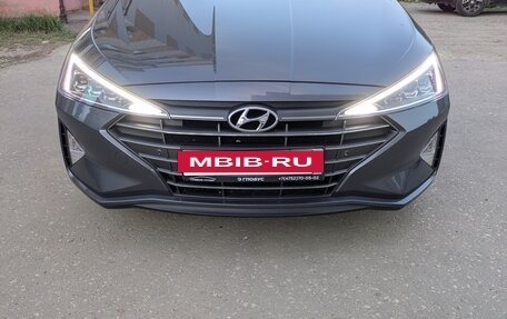 Hyundai Elantra VI рестайлинг, 2019 год, 1 900 000 рублей, 6 фотография