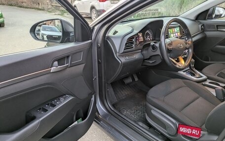 Hyundai Elantra VI рестайлинг, 2019 год, 1 900 000 рублей, 7 фотография