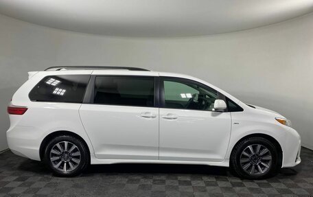 Toyota Sienna III, 2019 год, 3 890 000 рублей, 4 фотография