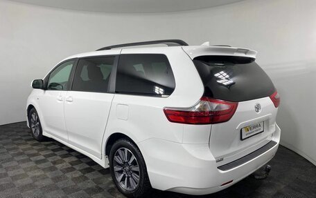 Toyota Sienna III, 2019 год, 3 890 000 рублей, 7 фотография