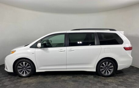 Toyota Sienna III, 2019 год, 3 890 000 рублей, 8 фотография