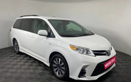 Toyota Sienna III, 2019 год, 3 890 000 рублей, 3 фотография