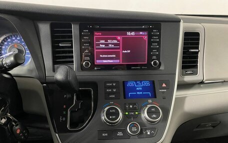 Toyota Sienna III, 2019 год, 3 890 000 рублей, 15 фотография