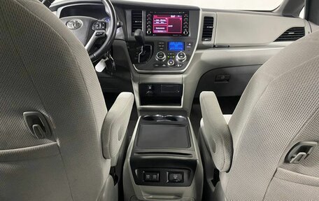 Toyota Sienna III, 2019 год, 3 890 000 рублей, 16 фотография