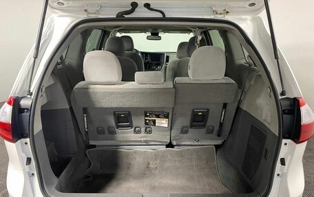 Toyota Sienna III, 2019 год, 3 890 000 рублей, 10 фотография
