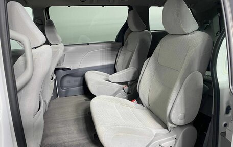 Toyota Sienna III, 2019 год, 3 890 000 рублей, 19 фотография