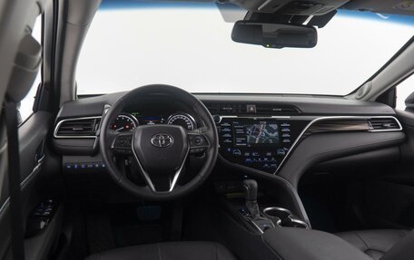 Toyota Camry, 2018 год, 3 390 000 рублей, 7 фотография