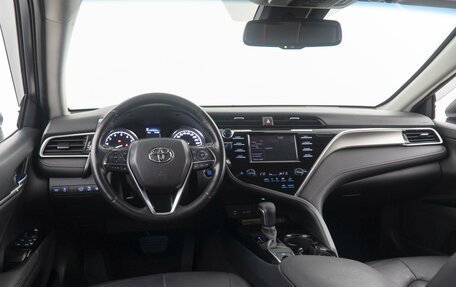Toyota Camry, 2020 год, 2 670 000 рублей, 6 фотография