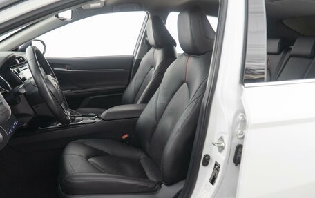Toyota Camry, 2020 год, 2 670 000 рублей, 10 фотография