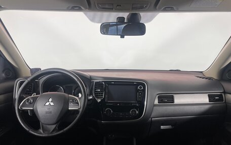 Mitsubishi Outlander III рестайлинг 3, 2012 год, 1 119 000 рублей, 13 фотография