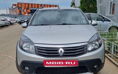 Renault Sandero I, 2013 год, 650 000 рублей, 2 фотография