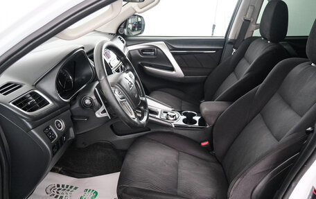 Mitsubishi Pajero Sport III рестайлинг, 2018 год, 2 699 000 рублей, 6 фотография