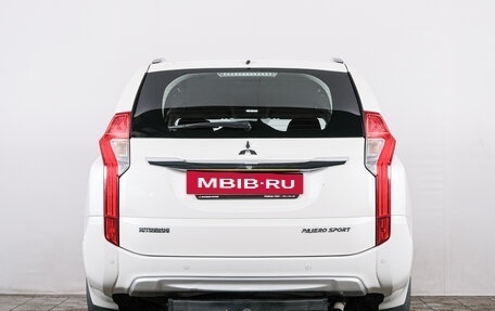 Mitsubishi Pajero Sport III рестайлинг, 2018 год, 2 699 000 рублей, 4 фотография