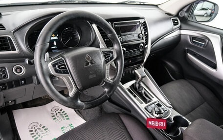 Mitsubishi Pajero Sport III рестайлинг, 2018 год, 2 699 000 рублей, 7 фотография