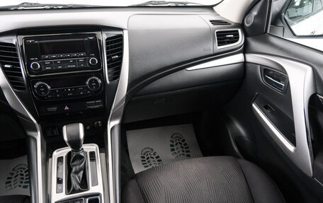 Mitsubishi Pajero Sport III рестайлинг, 2018 год, 2 699 000 рублей, 10 фотография
