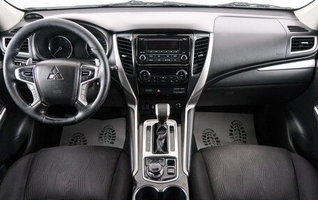Mitsubishi Pajero Sport III рестайлинг, 2018 год, 2 699 000 рублей, 9 фотография