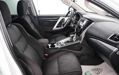 Mitsubishi Pajero Sport III рестайлинг, 2018 год, 2 699 000 рублей, 12 фотография