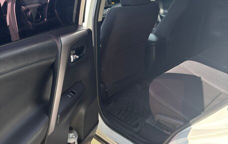 Toyota RAV4, 2016 год, 2 500 000 рублей, 24 фотография