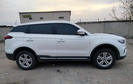 Geely Atlas, 2023 год, 1 800 000 рублей, 3 фотография
