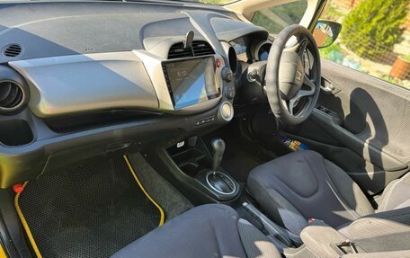 Honda Fit III, 2010 год, 750 000 рублей, 2 фотография