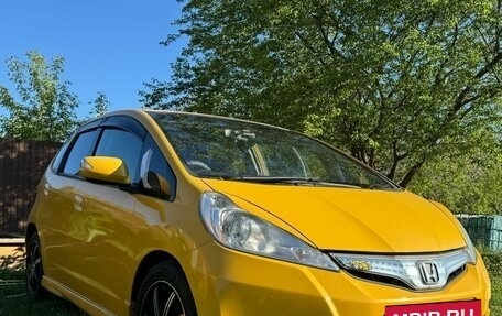 Honda Fit III, 2010 год, 750 000 рублей, 3 фотография
