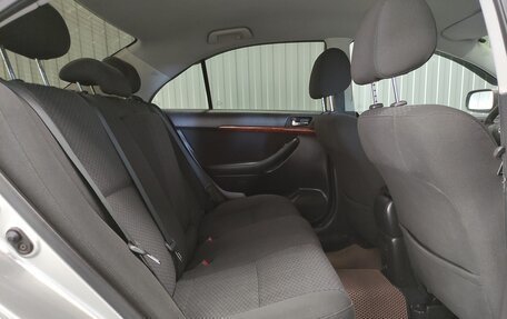 Toyota Avensis III рестайлинг, 2005 год, 750 000 рублей, 10 фотография