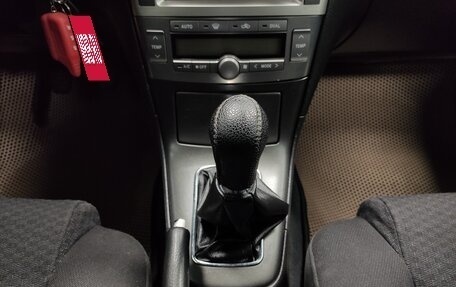 Toyota Avensis III рестайлинг, 2005 год, 750 000 рублей, 13 фотография